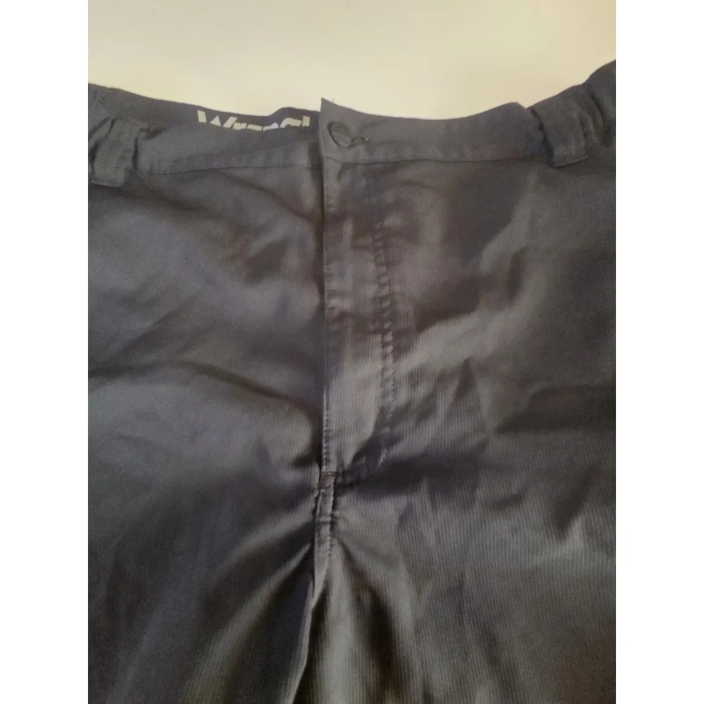 Men’s 42 Wrangler Outdoors Performance Black Zip Cargo Shorts Lightweight 10